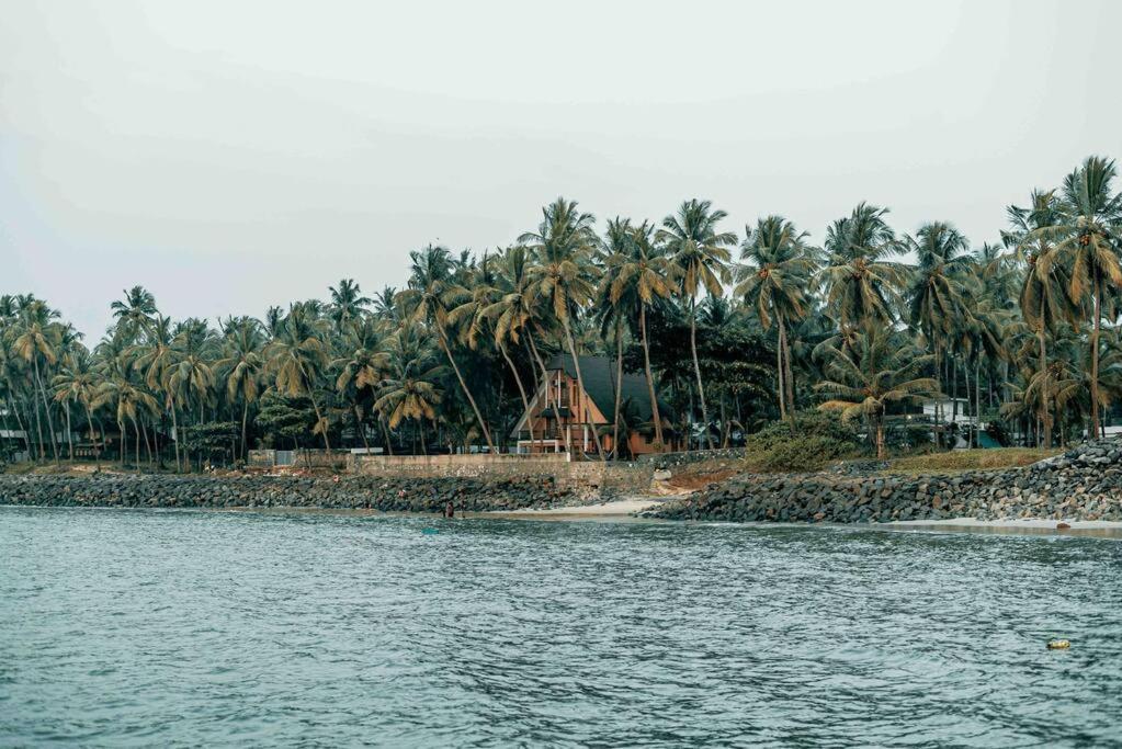 Baywatch By Grha - A Picturesque Beachfront Villa Kozhikode Luaran gambar