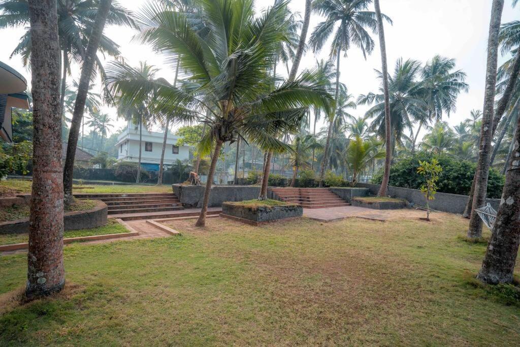 Baywatch By Grha - A Picturesque Beachfront Villa Kozhikode Luaran gambar
