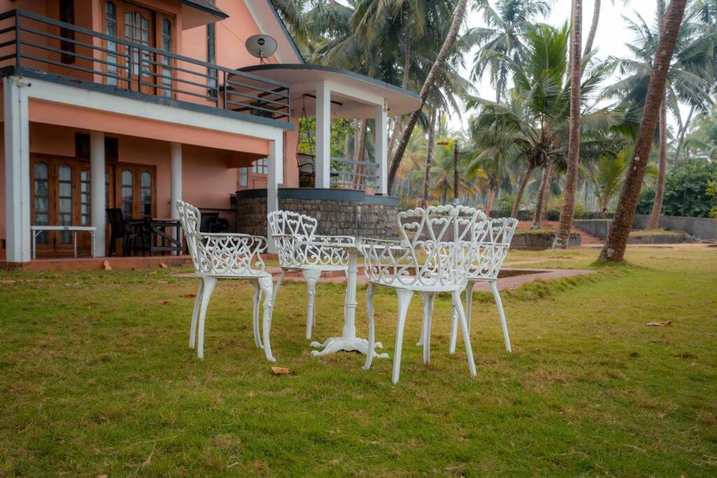 Baywatch By Grha - A Picturesque Beachfront Villa Kozhikode Luaran gambar