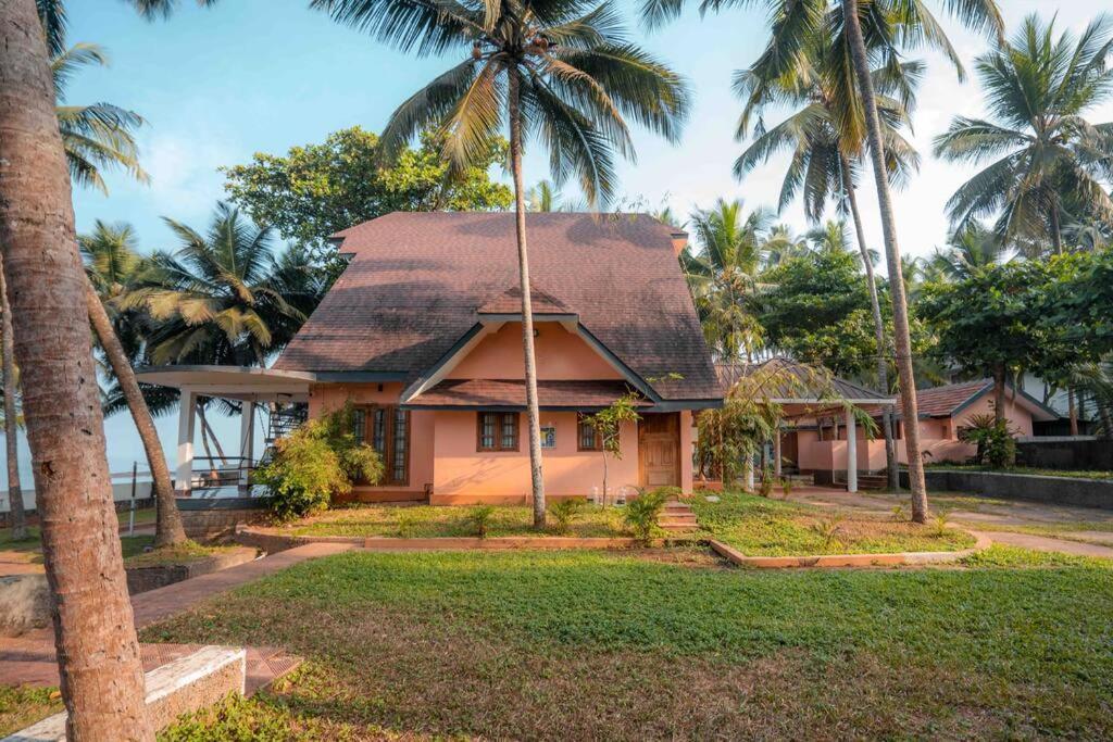 Baywatch By Grha - A Picturesque Beachfront Villa Kozhikode Luaran gambar