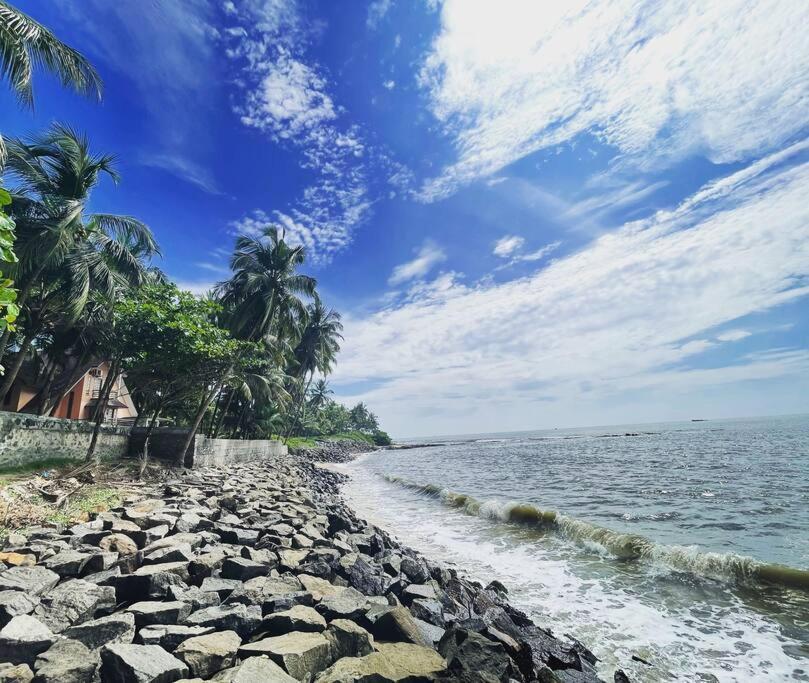 Baywatch By Grha - A Picturesque Beachfront Villa Kozhikode Luaran gambar