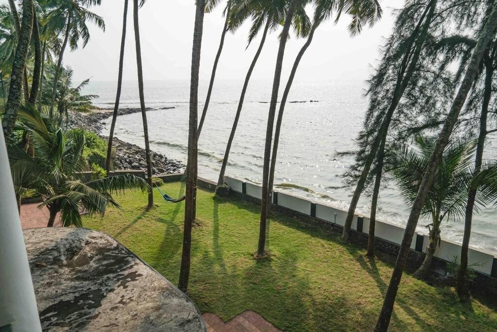 Baywatch By Grha - A Picturesque Beachfront Villa Kozhikode Luaran gambar